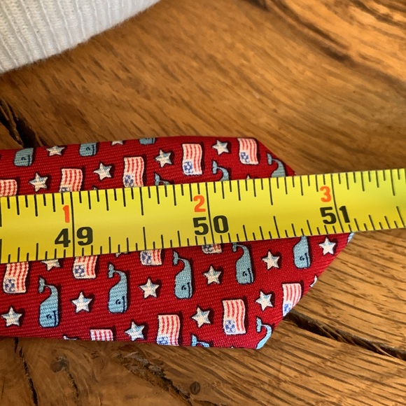 BNWT VINEYARD VINES FLAGS WHALES AND STARS RED SILK TWILL NECKTIE - Picture 10 of 12